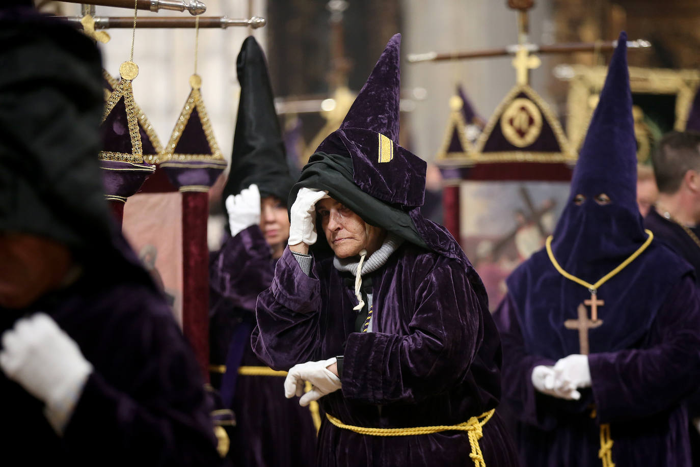 Fervor en Oviedo al paso del Nazareno