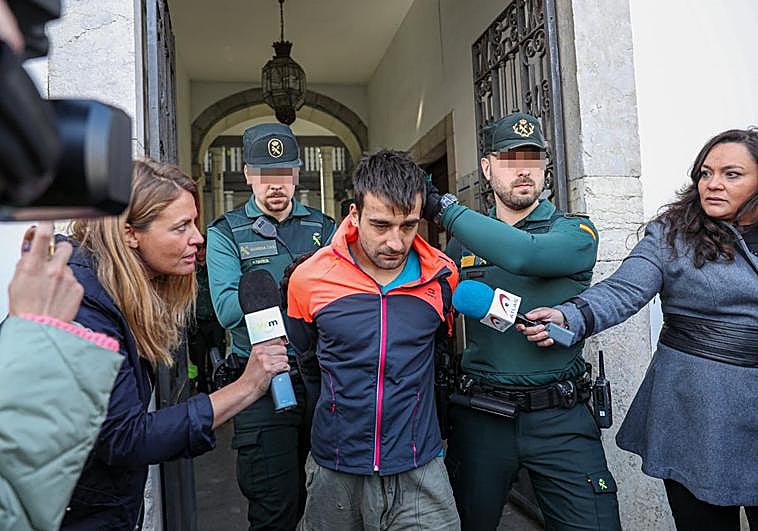 Yago Troncoso, a la salida del Juzgado de Primera Instancia e Instrucción de Pravia.