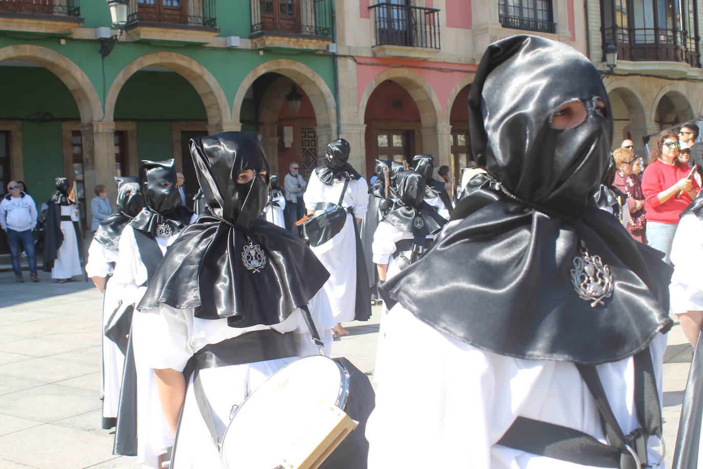 Emoción en Avilés con la Hermandad El Beso de Judas