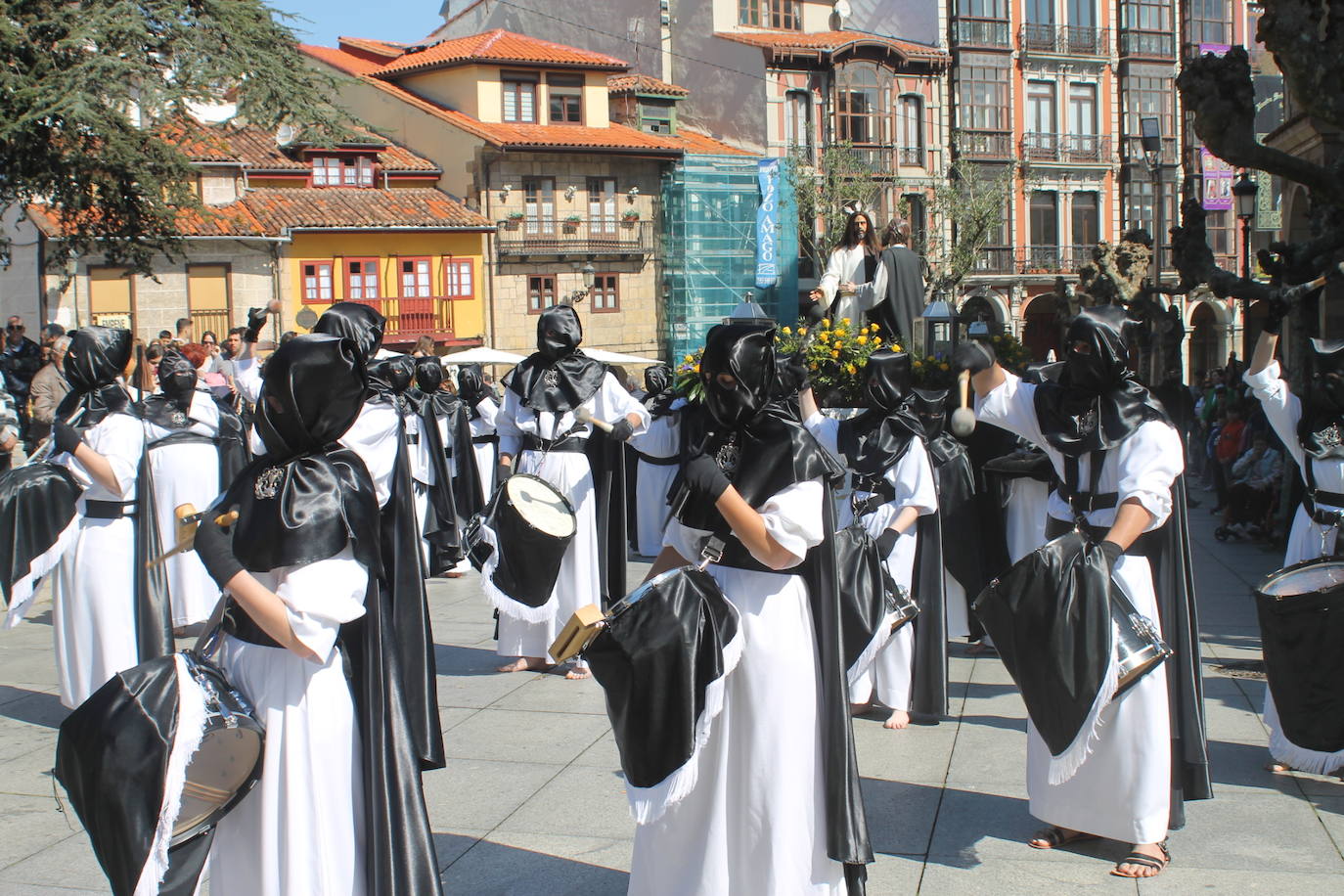 Emoción en Avilés con la Hermandad El Beso de Judas