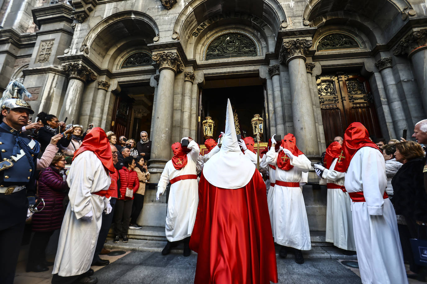 Una multitud en la procesión de la libertad