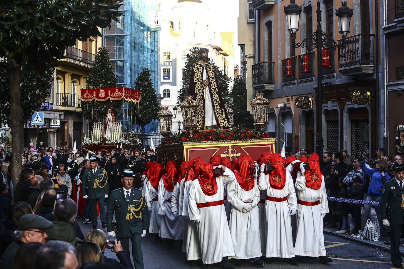 Una multitud en la procesión de la libertad