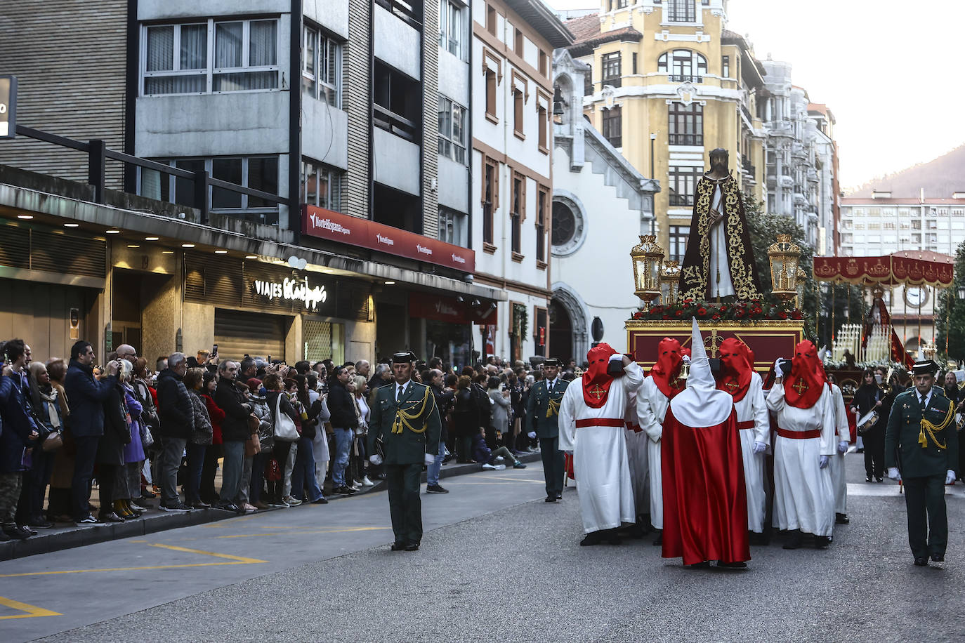 Una multitud en la procesión de la libertad