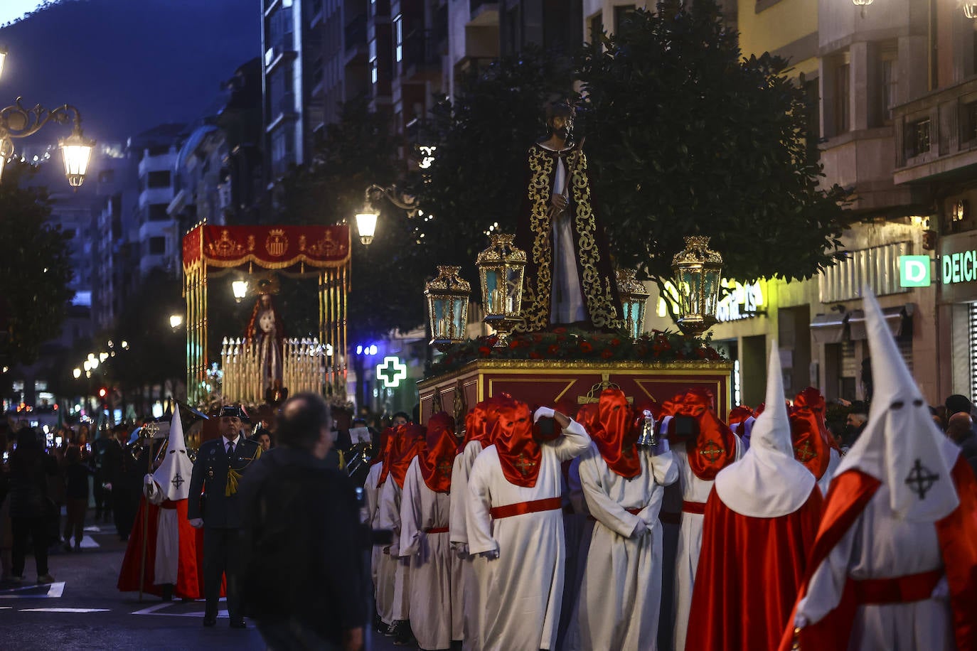 Una multitud en la procesión de la libertad