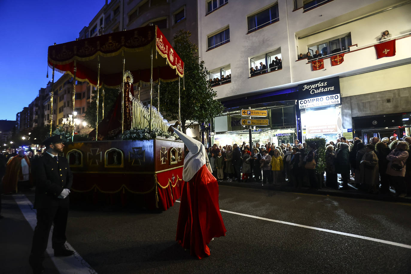 Una multitud en la procesión de la libertad