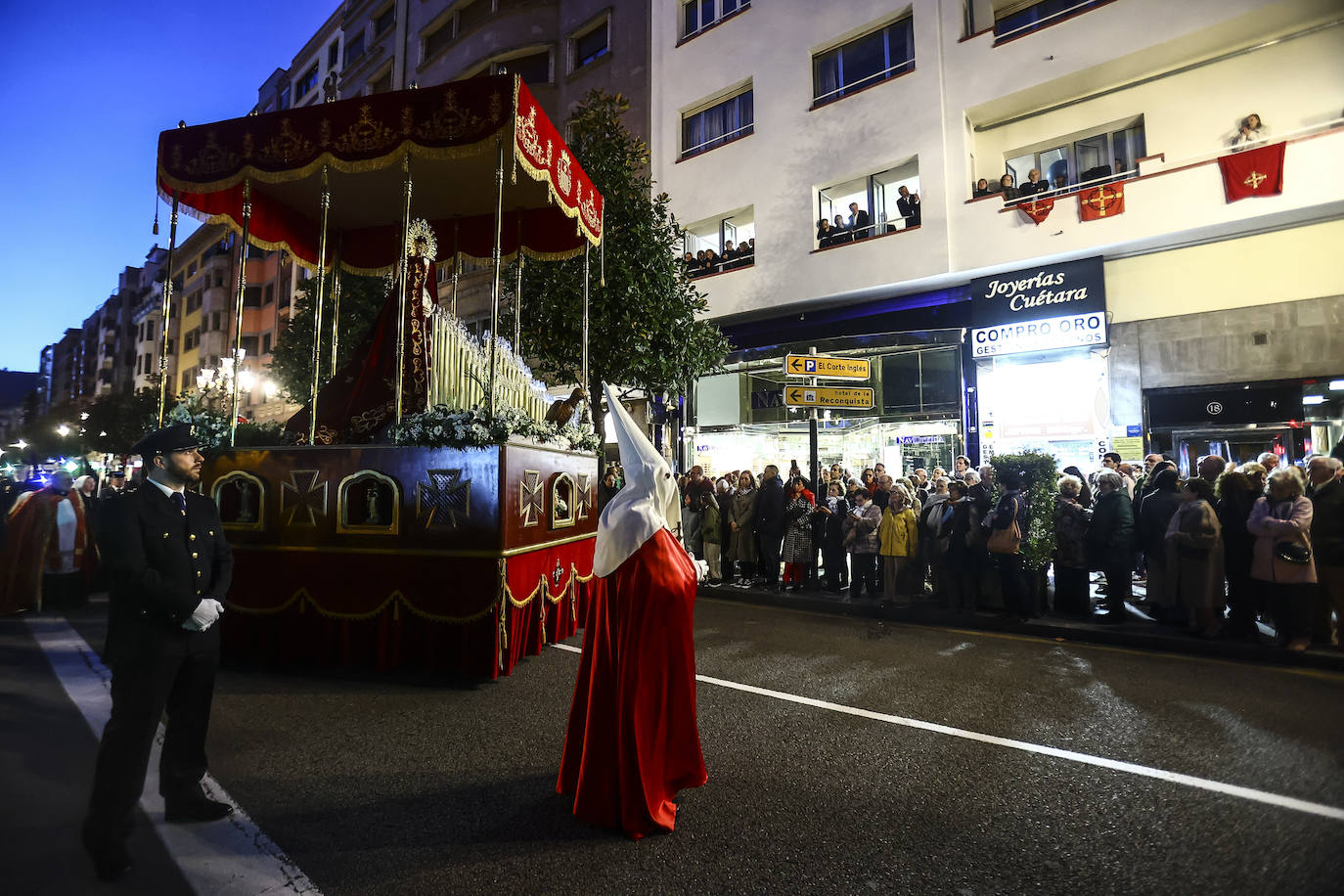 Una multitud en la procesión de la libertad