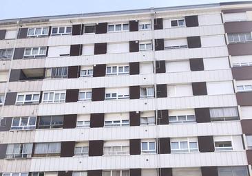 Una mujer se arroja desde un quinto piso con su hija de siete años en Avilés: «Esto es una tragedia»