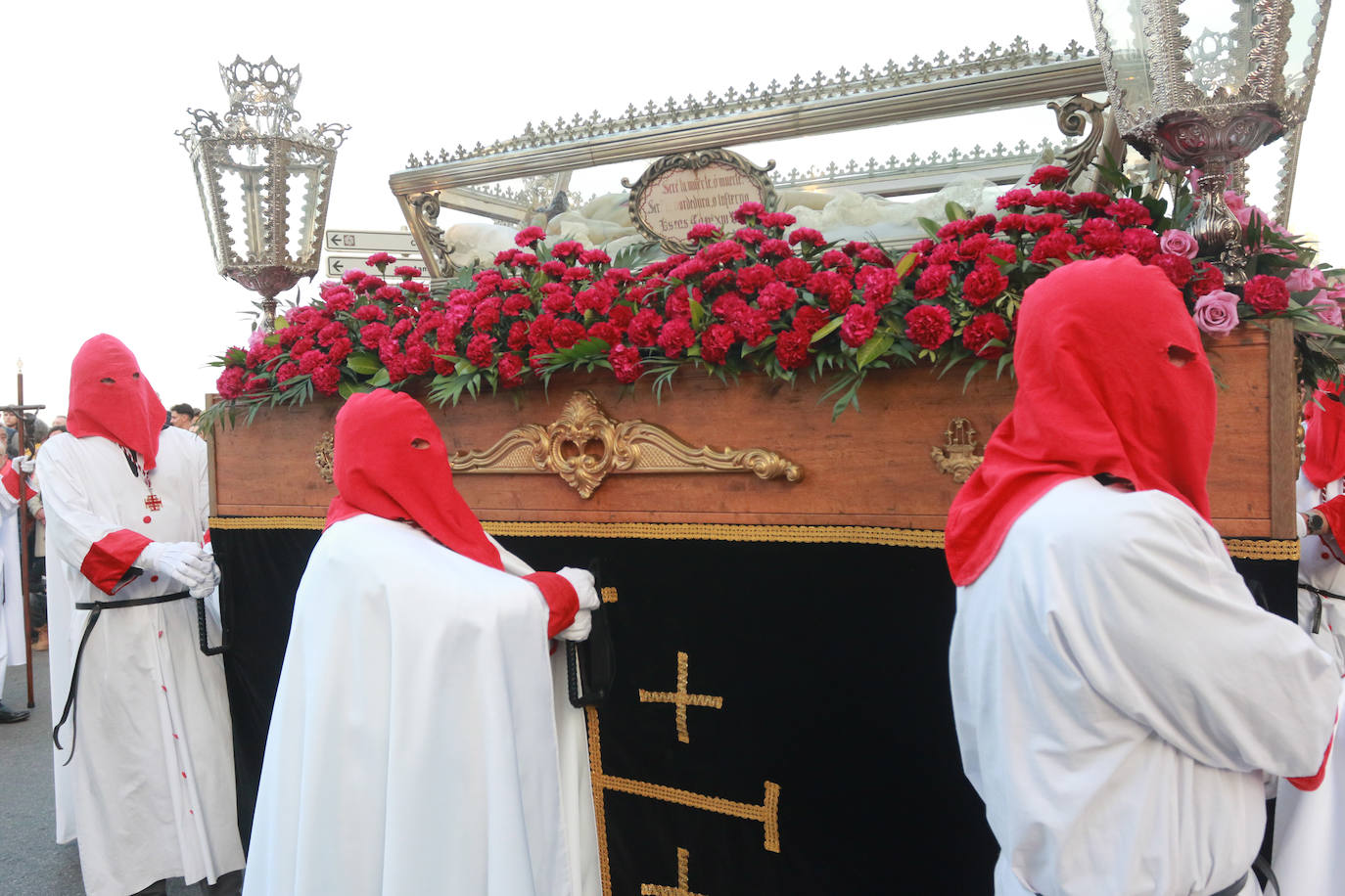 El Santo Entierro llena Gijón