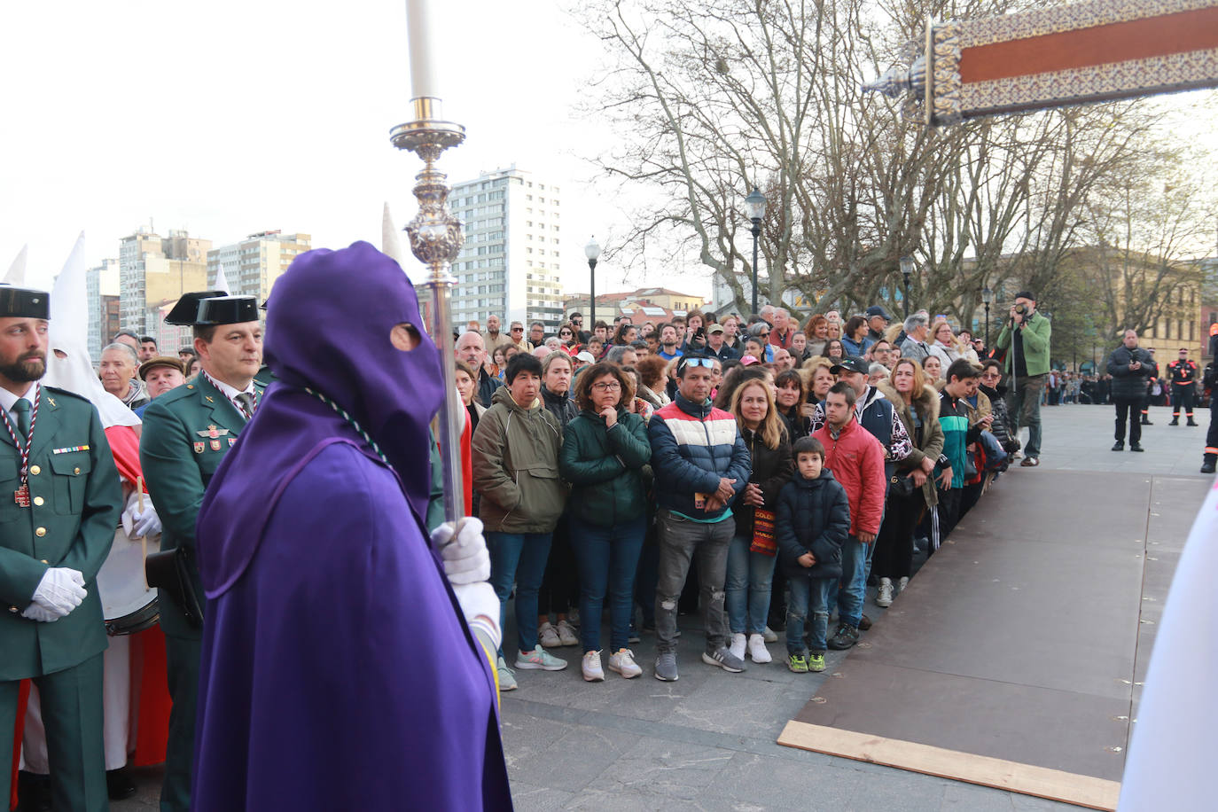 El Santo Entierro llena Gijón