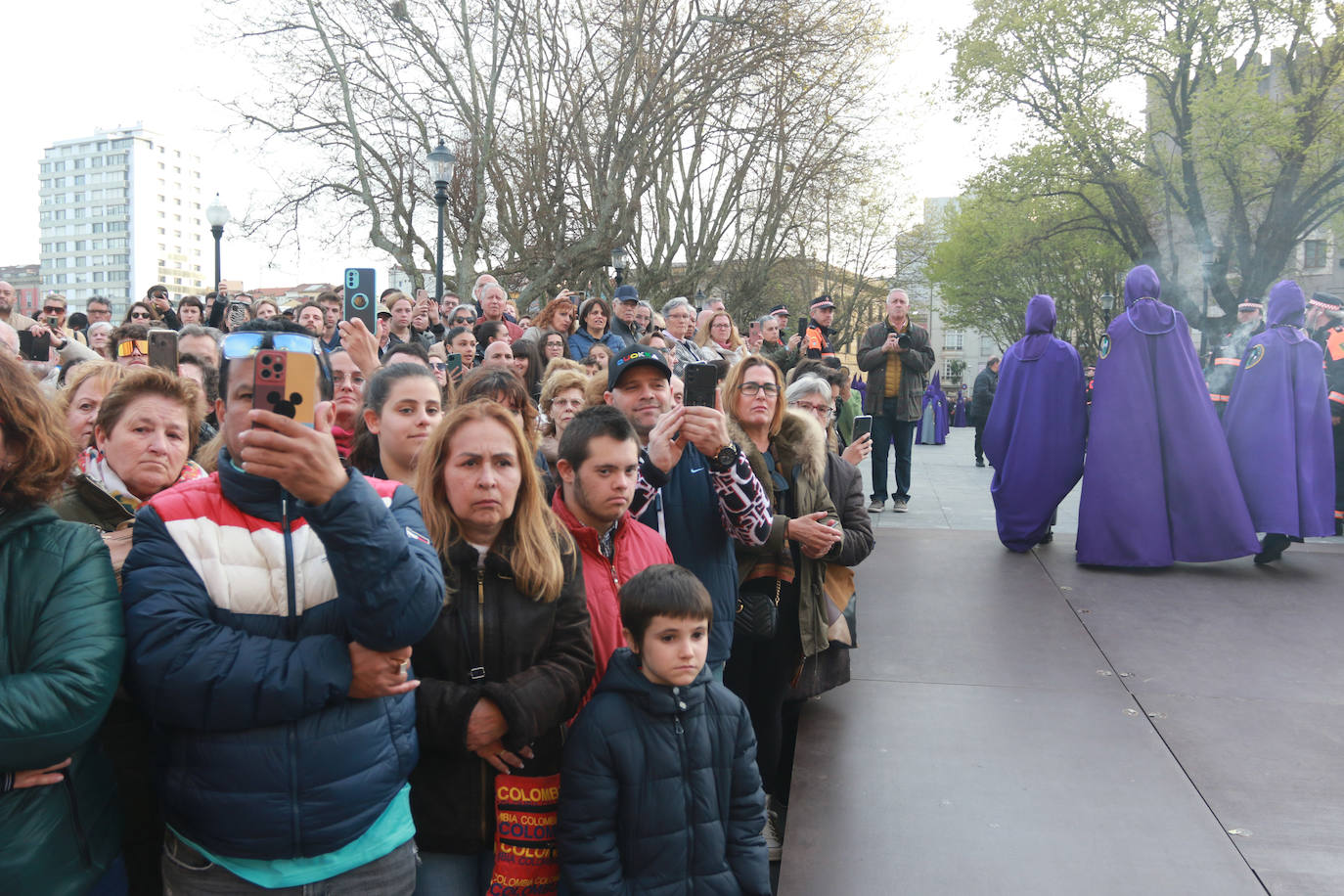 El Santo Entierro llena Gijón