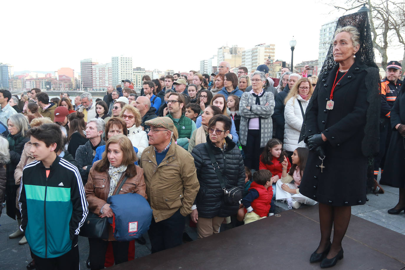 El Santo Entierro llena Gijón