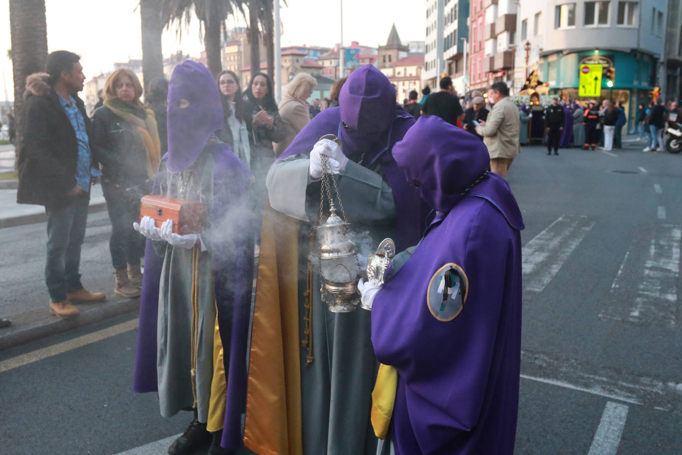 El Santo Entierro llena Gijón