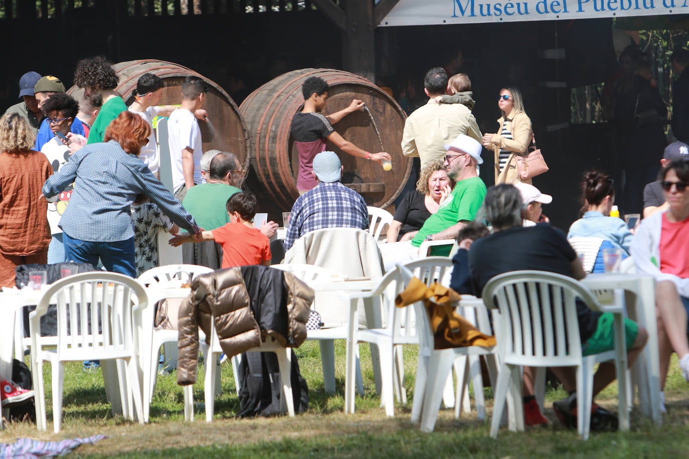 Devoción sidrera en Gijón a ritmo del Sidracrucis