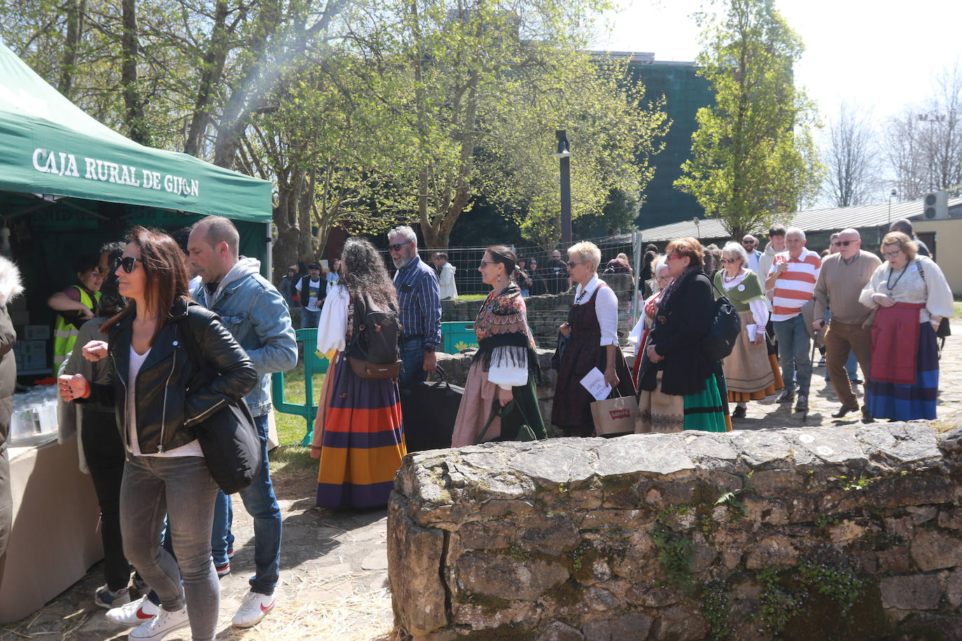 Devoción sidrera en Gijón a ritmo del Sidracrucis