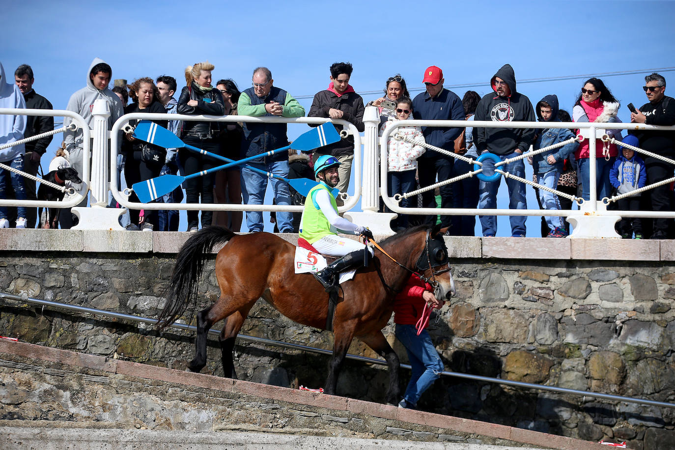 Ribadesella disfruta del espectáculo de las Carreras de Caballos