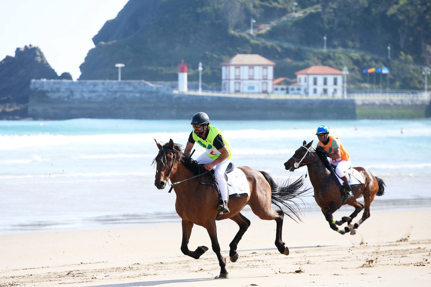 Ribadesella disfruta del espectáculo de las Carreras de Caballos