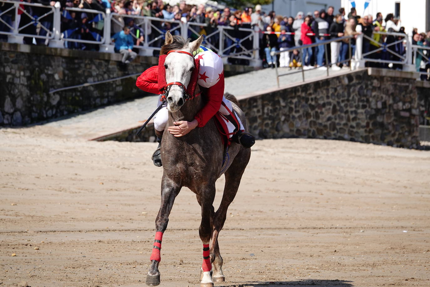 Ribadesella disfruta del espectáculo de las Carreras de Caballos