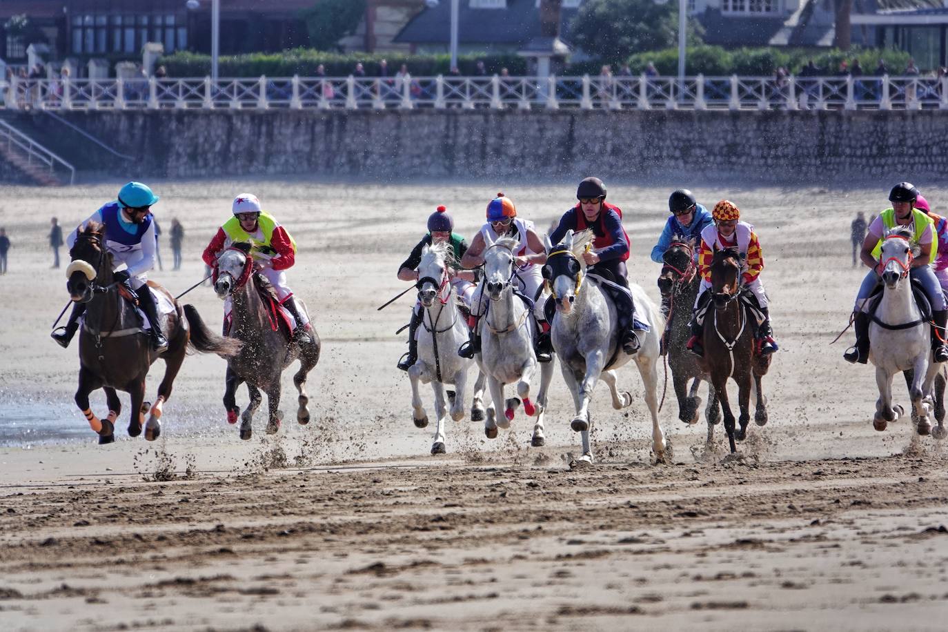 Ribadesella disfruta del espectáculo de las Carreras de Caballos