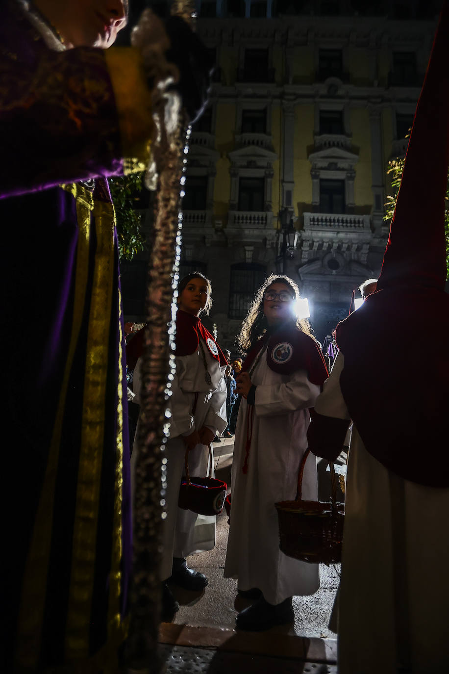 La Madrugá conmueve a los fieles en Oviedo