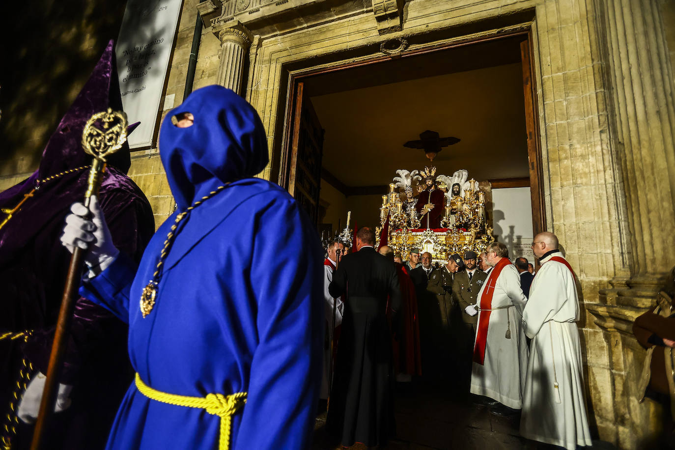 La Madrugá conmueve a los fieles en Oviedo