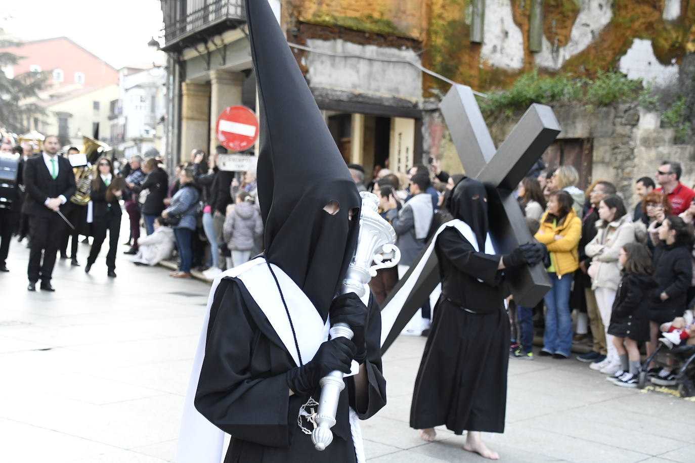 Devoción en Avilés por el Santo Entierro