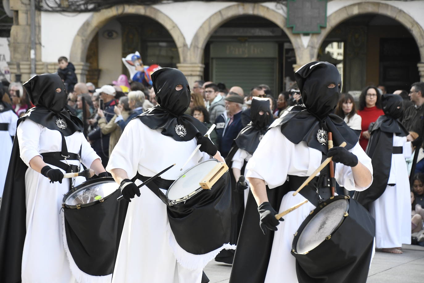 Devoción en Avilés por el Santo Entierro