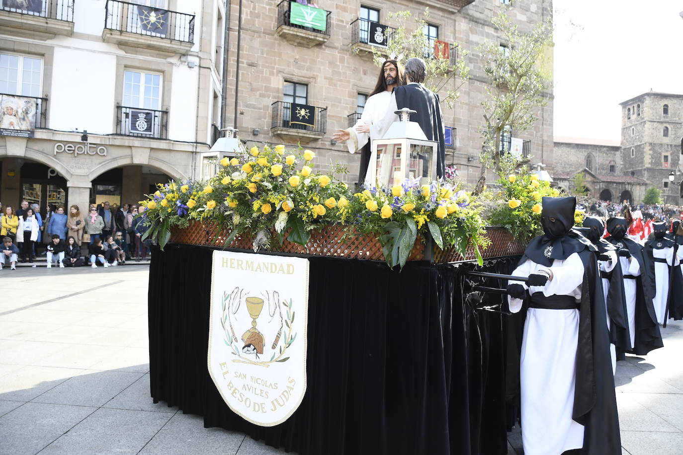 Devoción en Avilés por el Santo Entierro