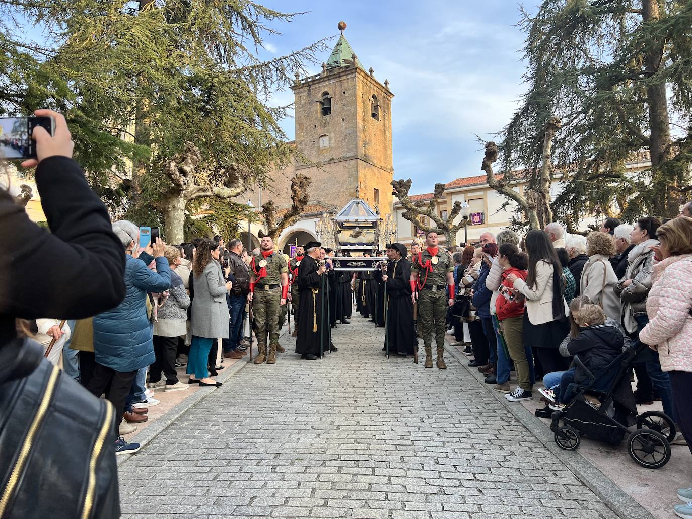 Multitudinario Desenclavo en Villaviciosa