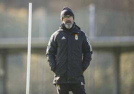 Cervera, durante el entrenamiento del Real Oviedo.