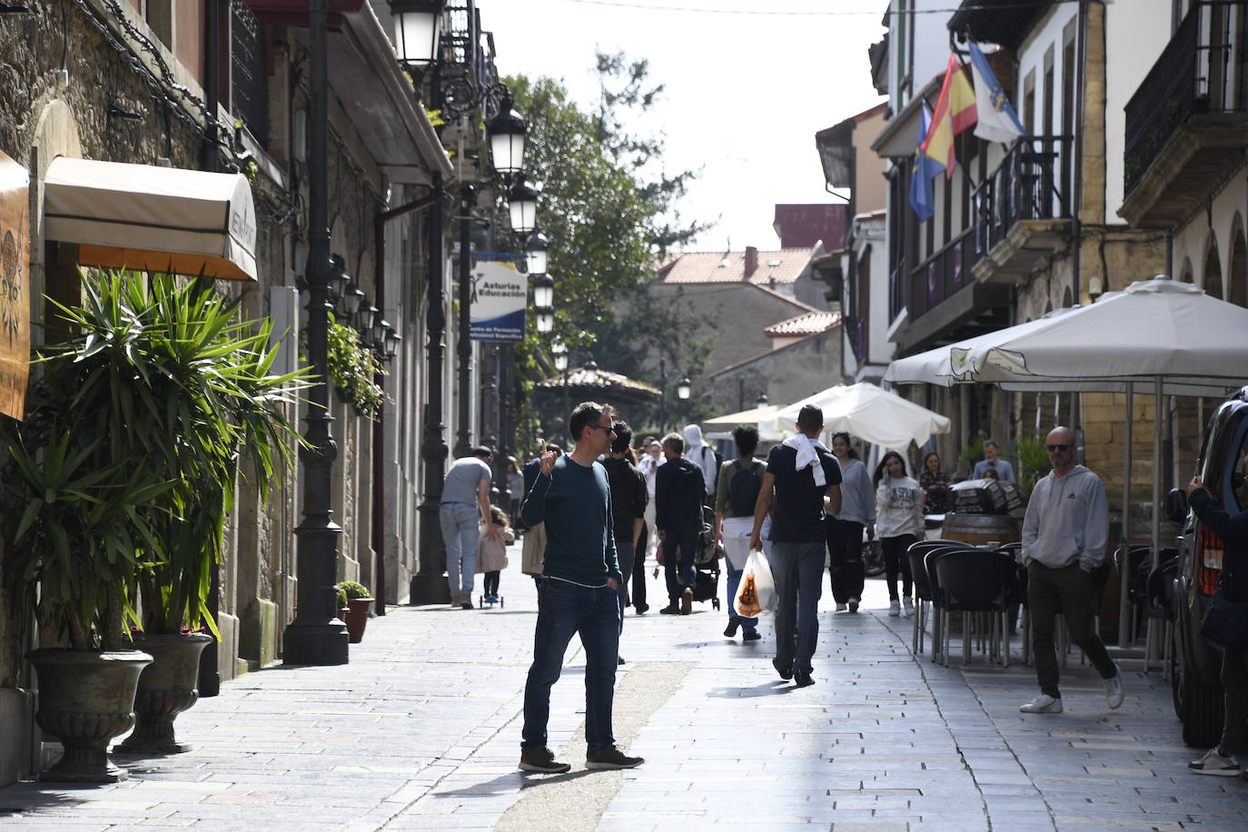 Calor y lleno total en Asturias en el Sábado Santo