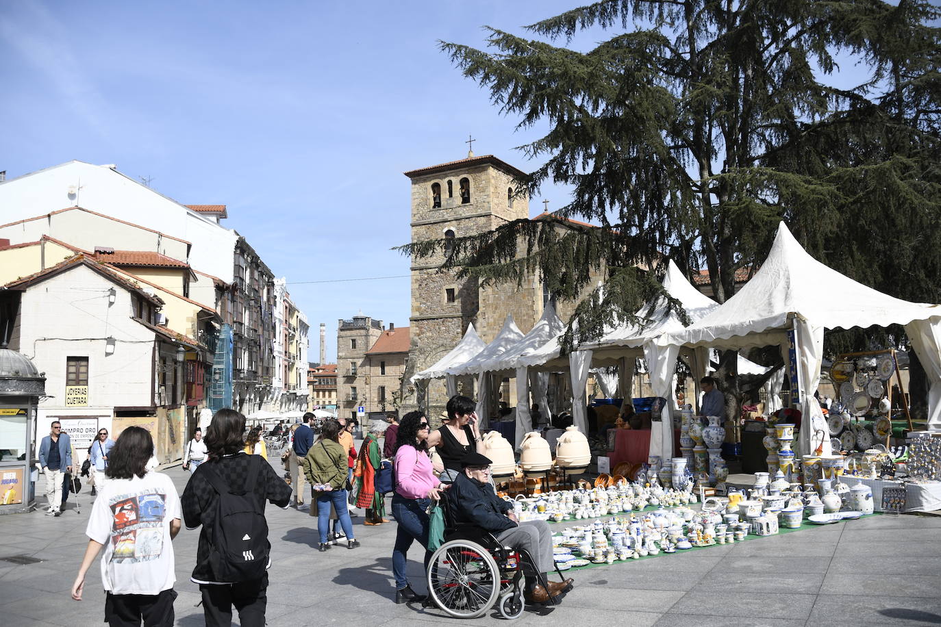 Calor y lleno total en Asturias en el Sábado Santo