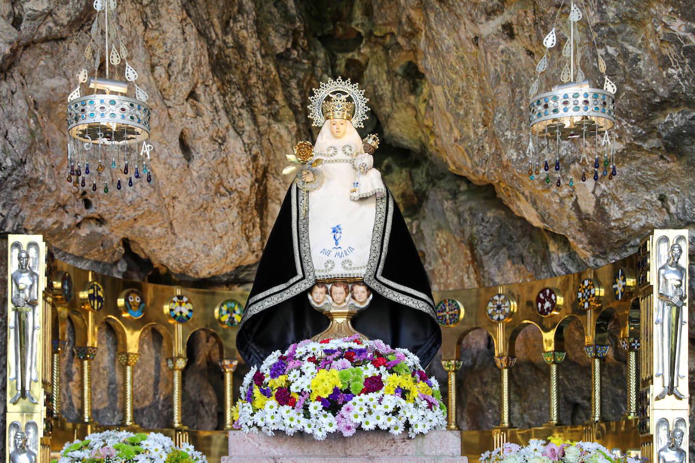 Calor y lleno total en Asturias en el Sábado Santo