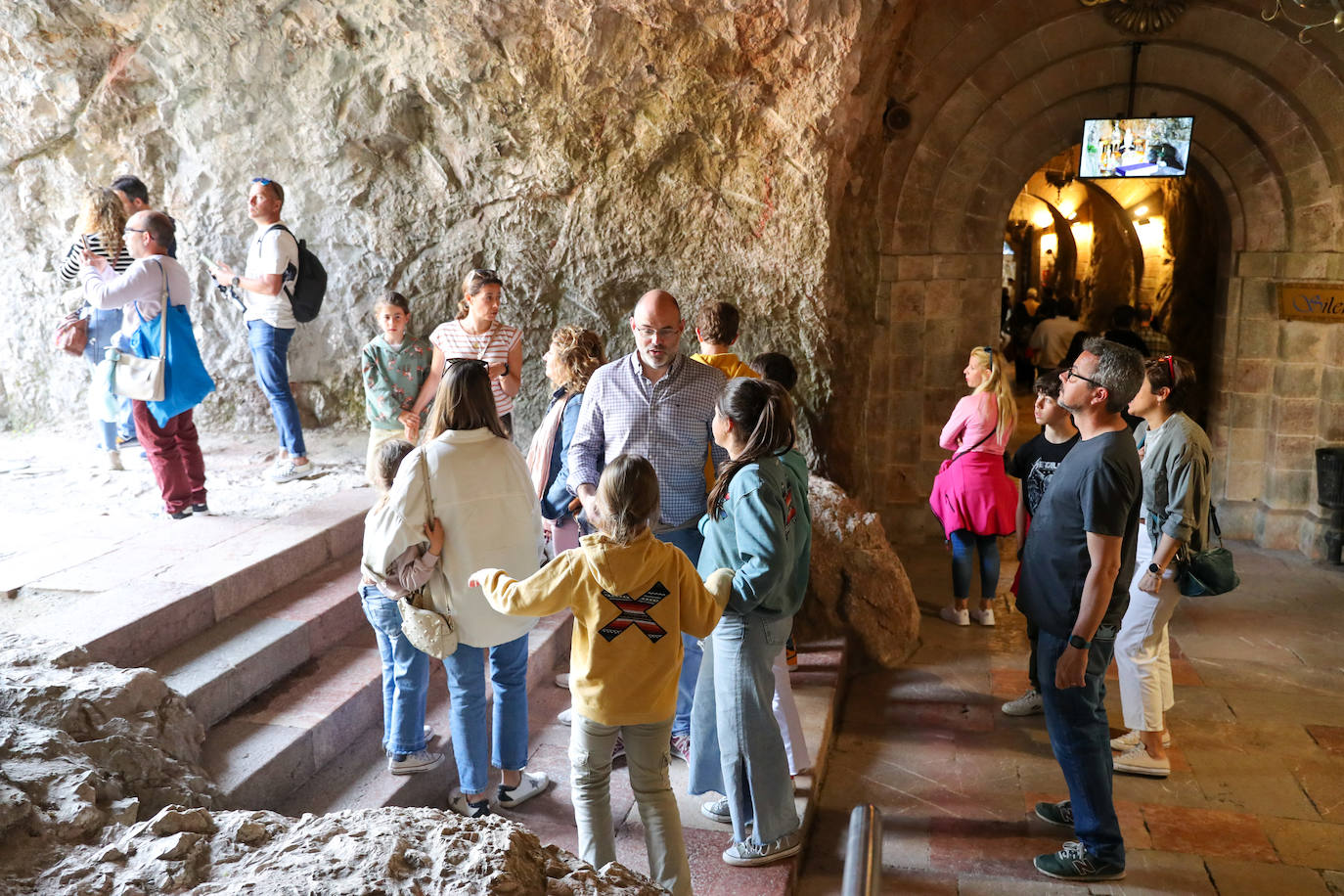 Calor y lleno total en Asturias en el Sábado Santo
