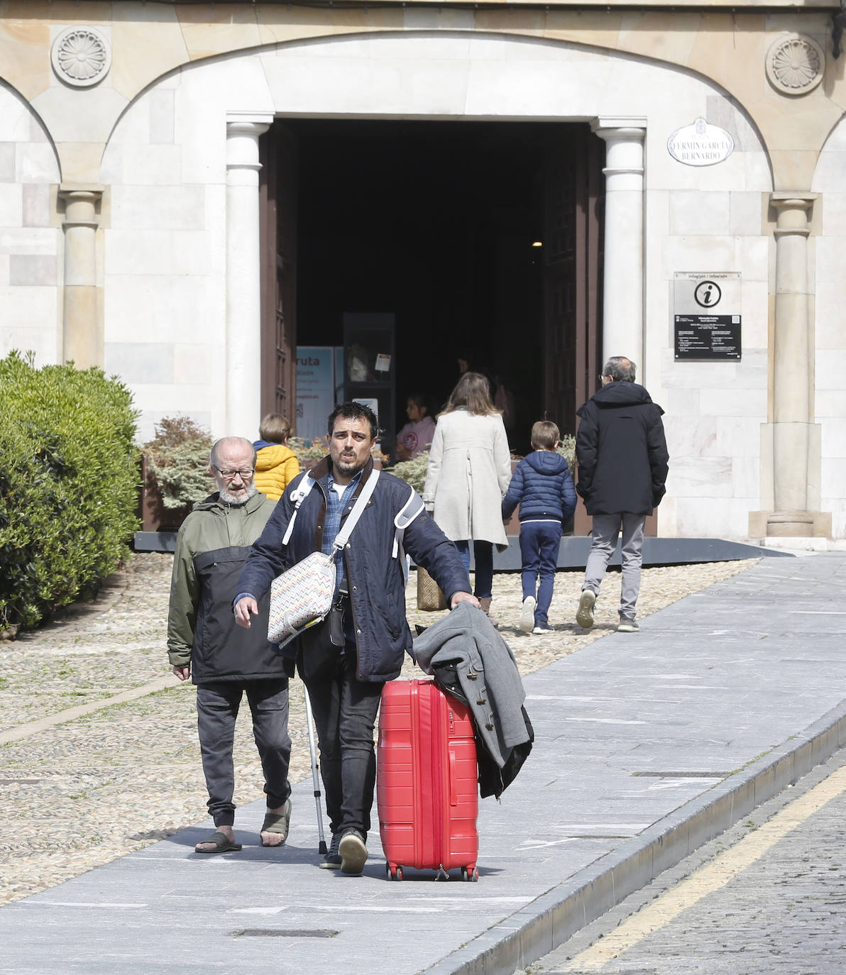 Calor y lleno total en Asturias en el Sábado Santo
