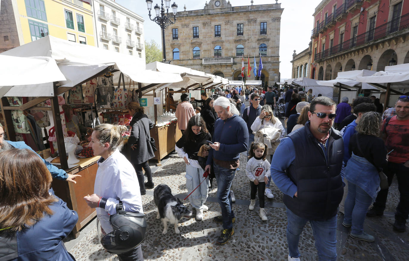 Calor y lleno total en Asturias en el Sábado Santo