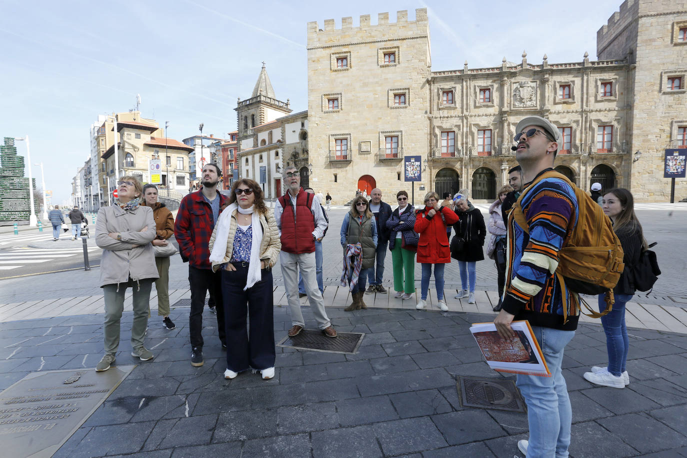 Calor y lleno total en Asturias en el Sábado Santo