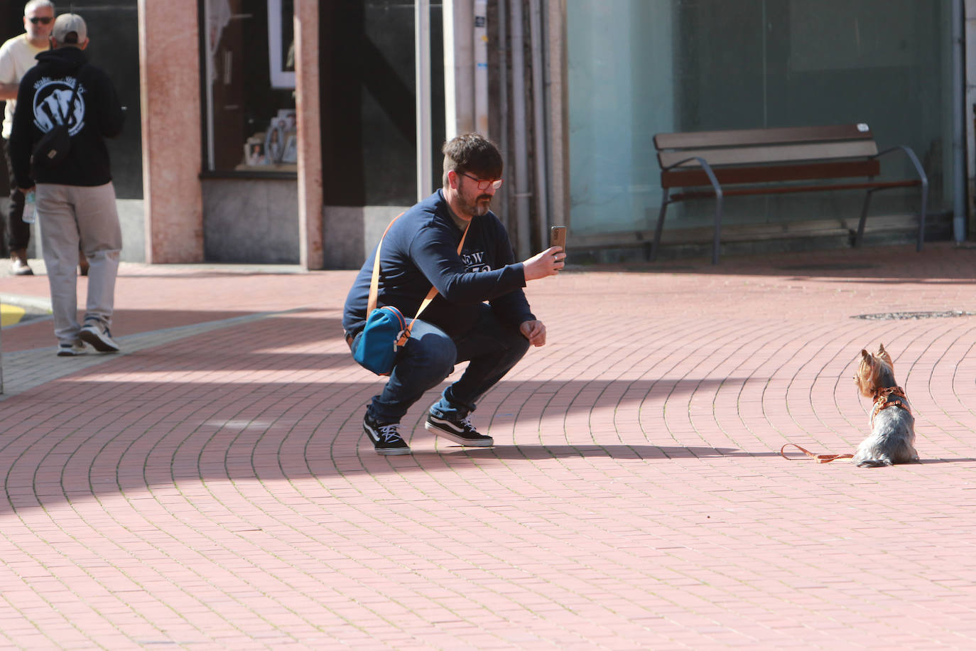 Calor y lleno total en Asturias en el Sábado Santo