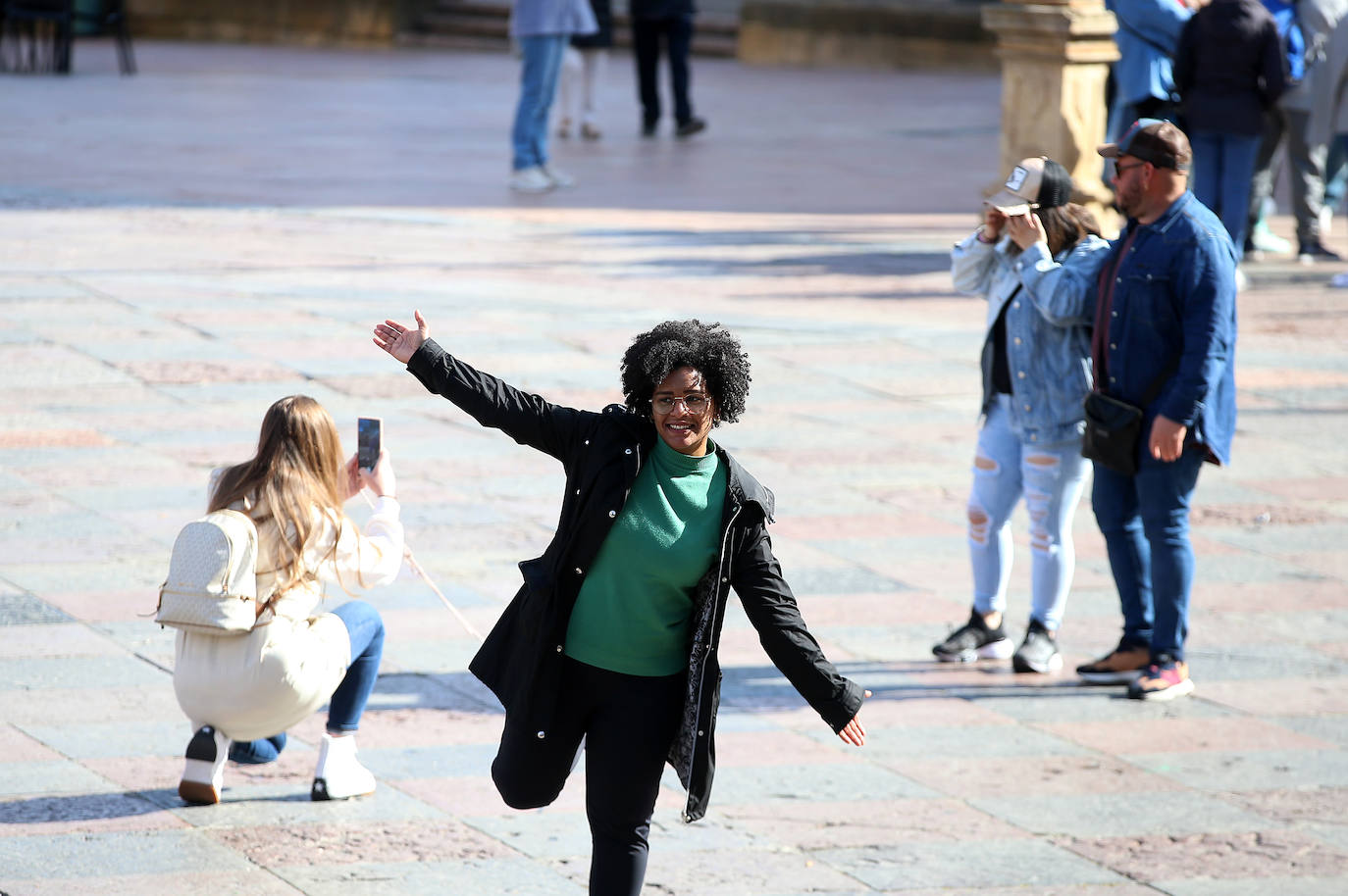 Calor y lleno total en Asturias en el Sábado Santo