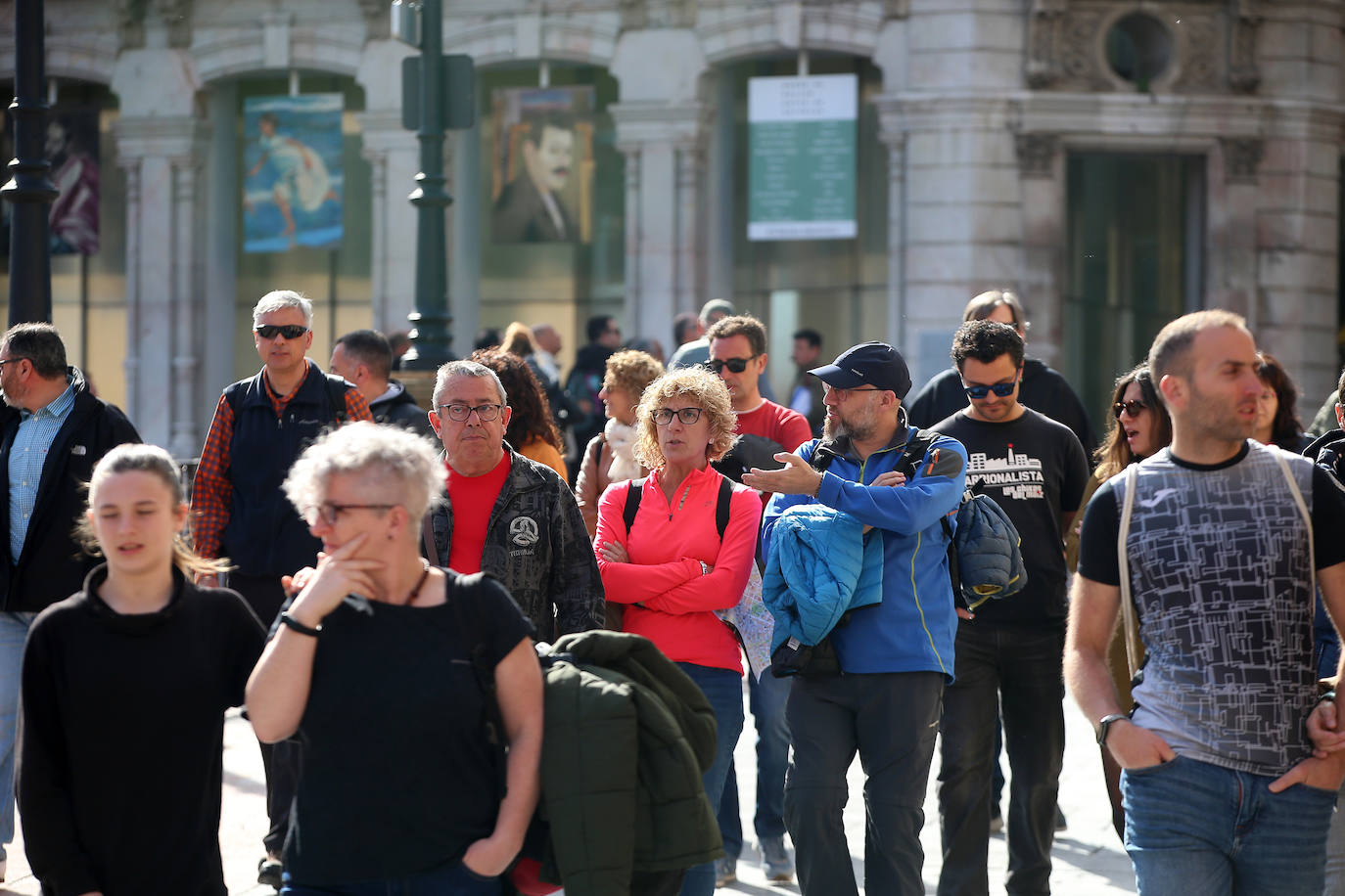 Calor y lleno total en Asturias en el Sábado Santo