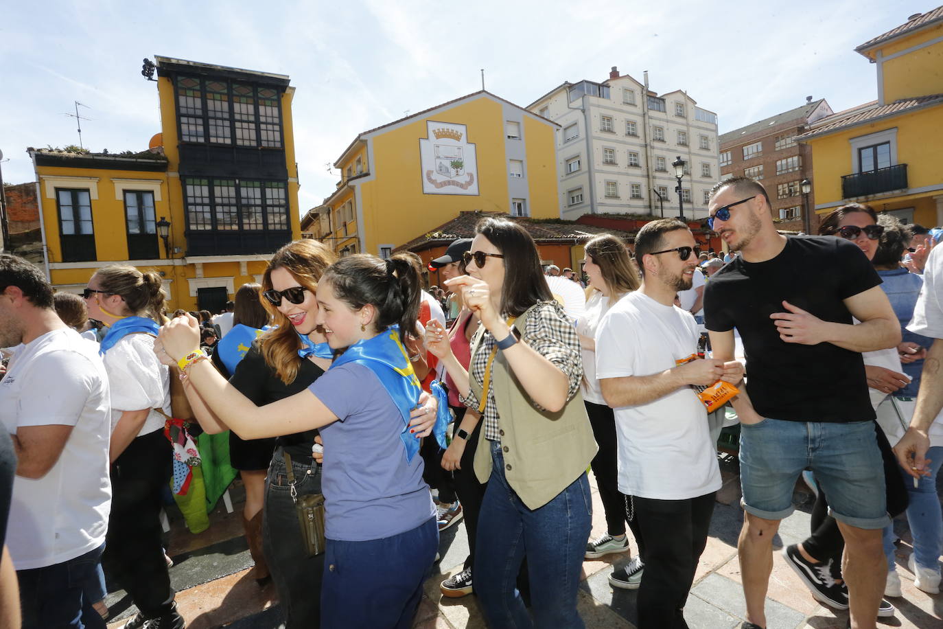 Avilés disfruta de la Comida en la Calle por todo lo alto