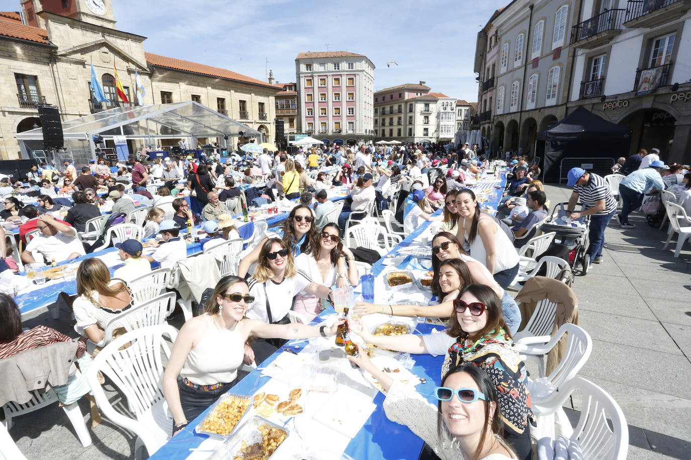 Avilés disfruta de la Comida en la Calle por todo lo alto