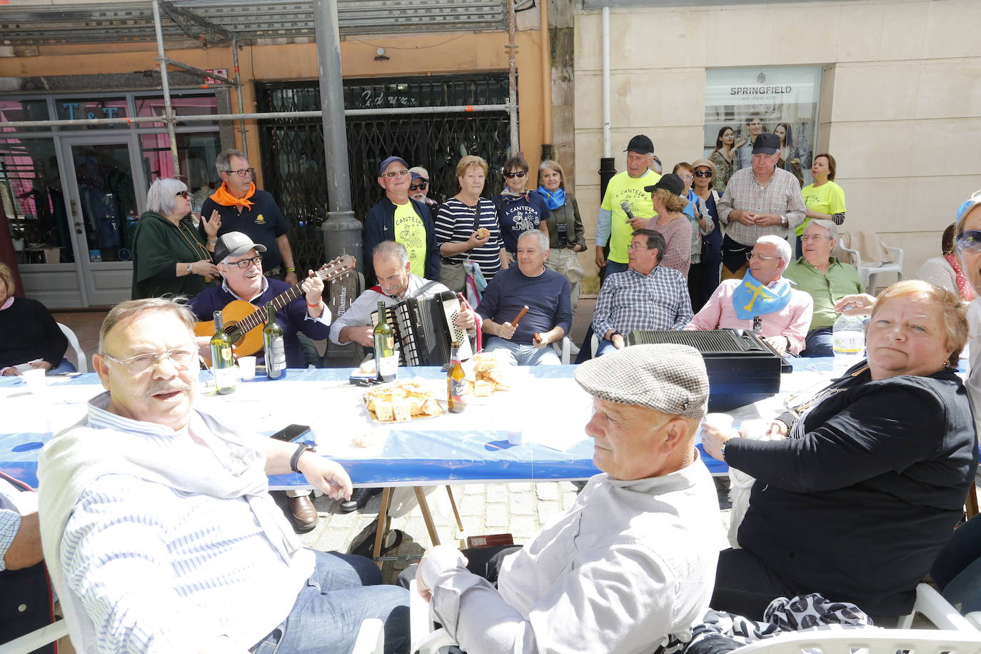 Avilés disfruta de la Comida en la Calle por todo lo alto