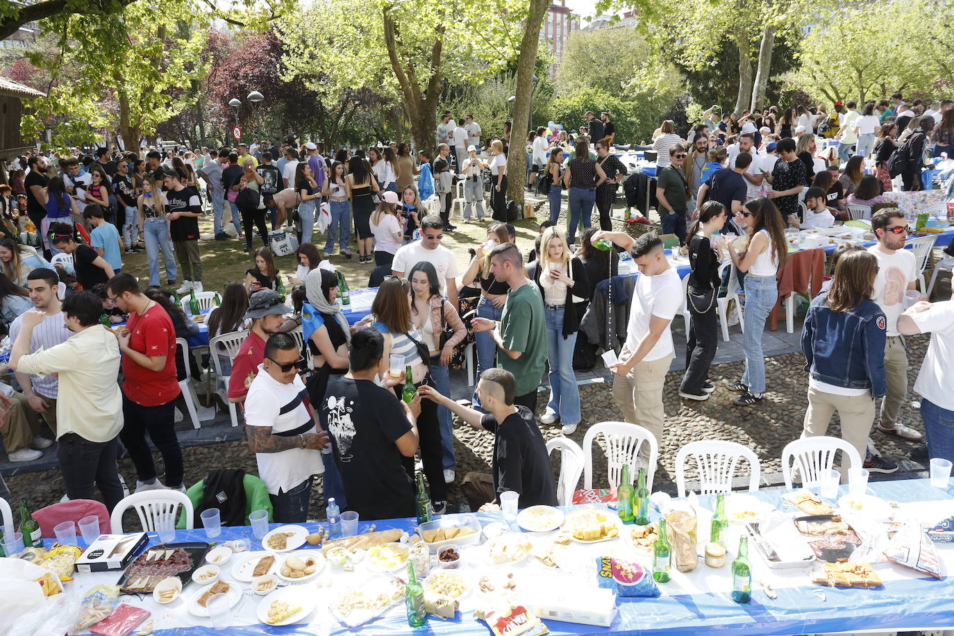 Avilés disfruta de la Comida en la Calle por todo lo alto
