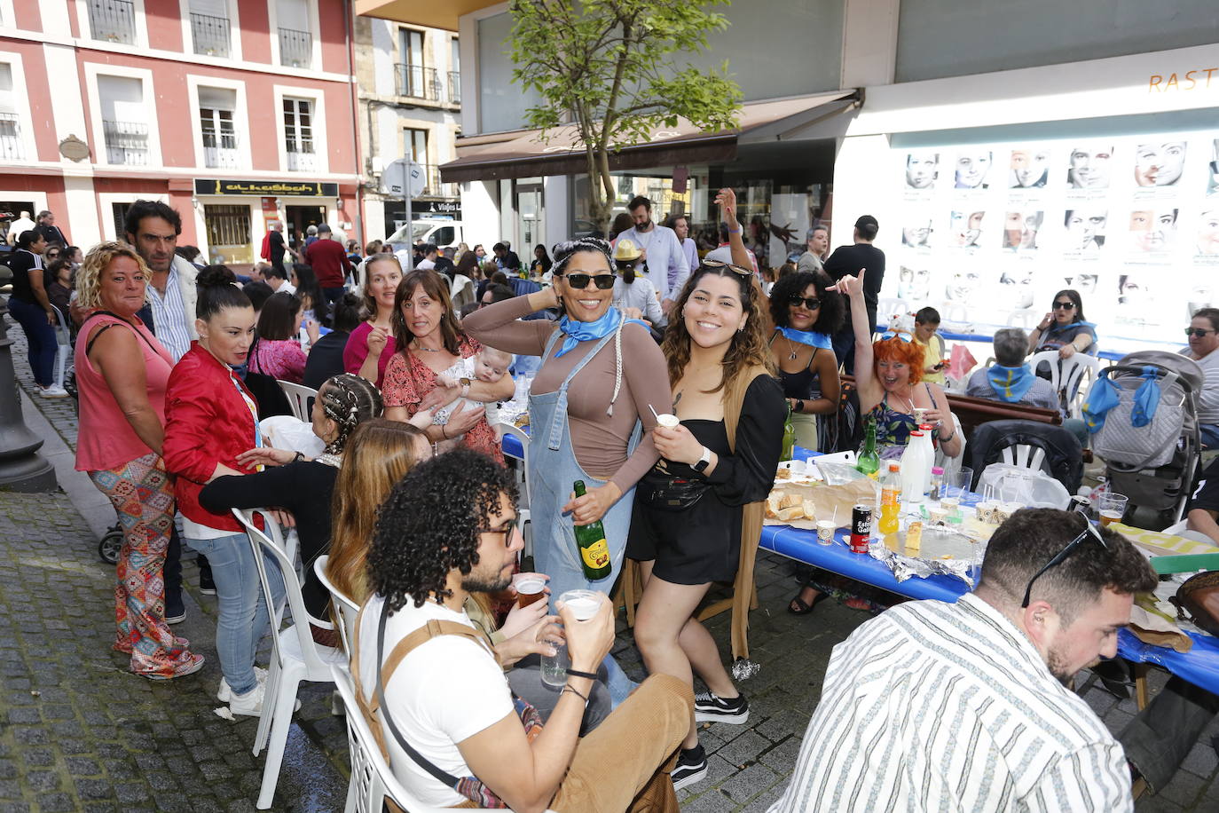 Avilés disfruta de la Comida en la Calle por todo lo alto