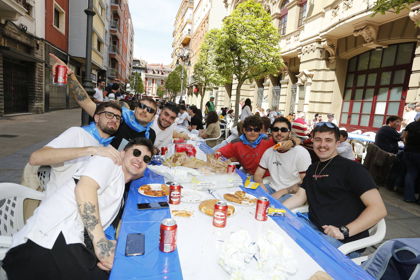Avilés disfruta de la Comida en la Calle por todo lo alto