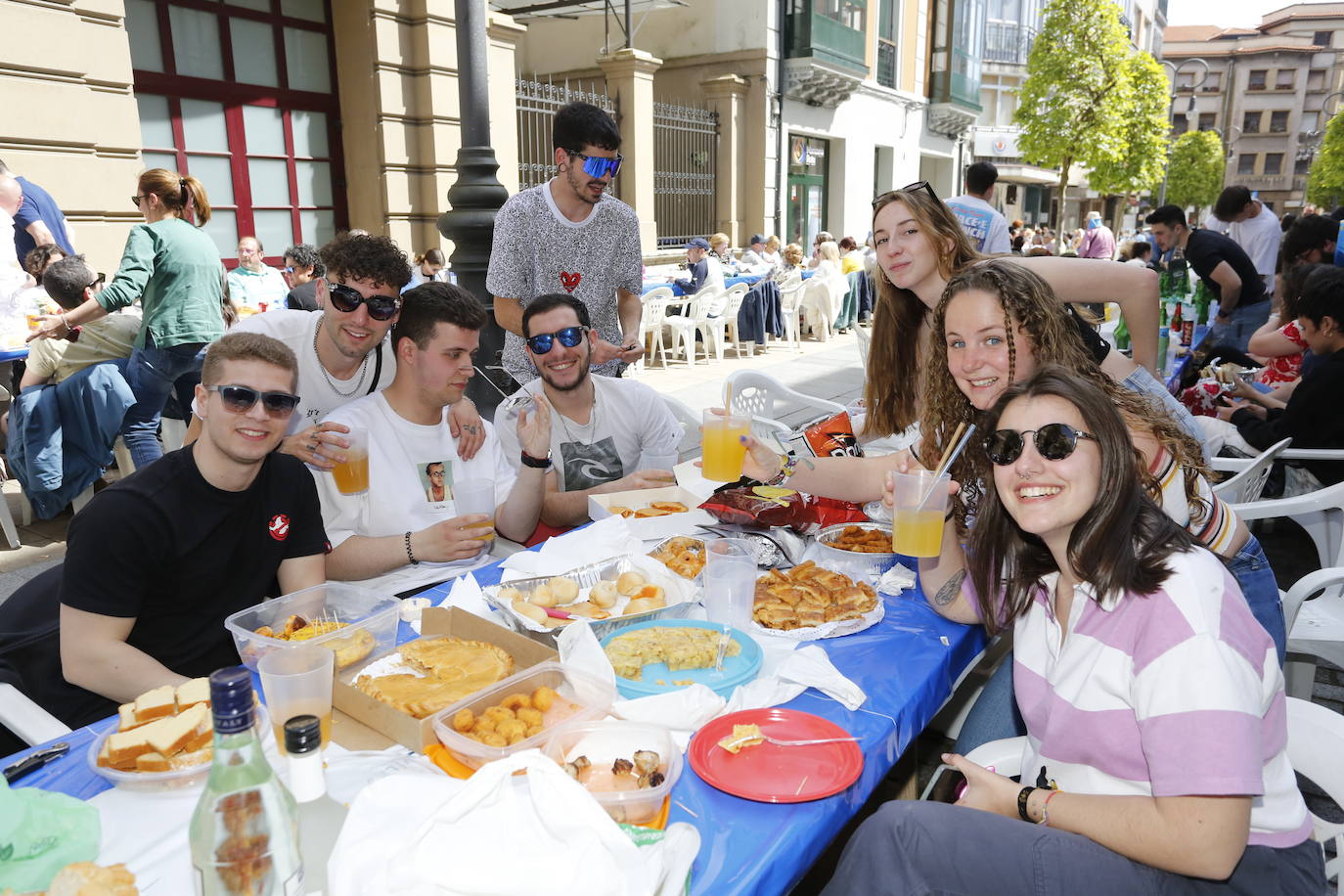 Avilés disfruta de la Comida en la Calle por todo lo alto