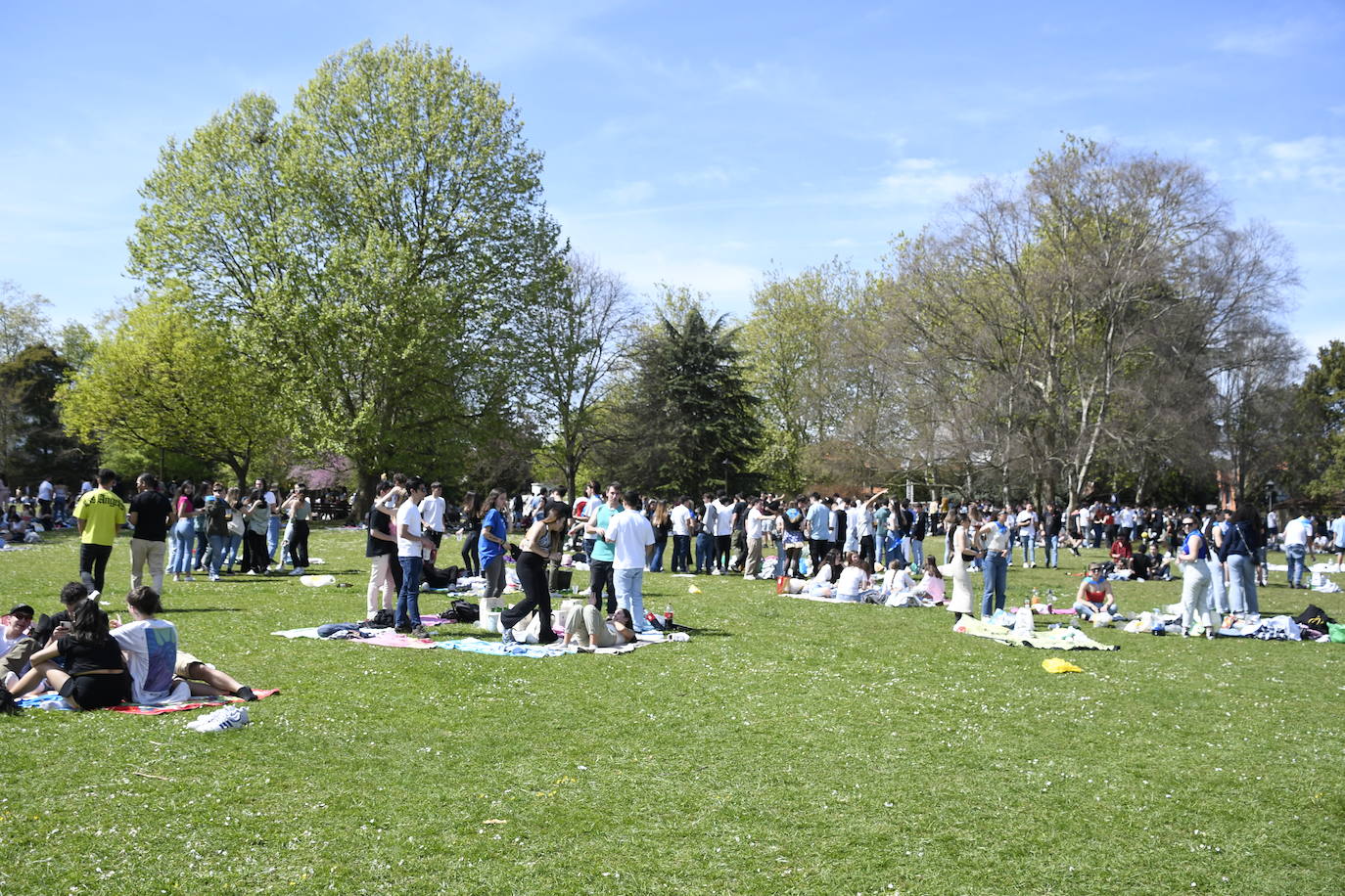 Avilés disfruta de la Comida en la Calle por todo lo alto