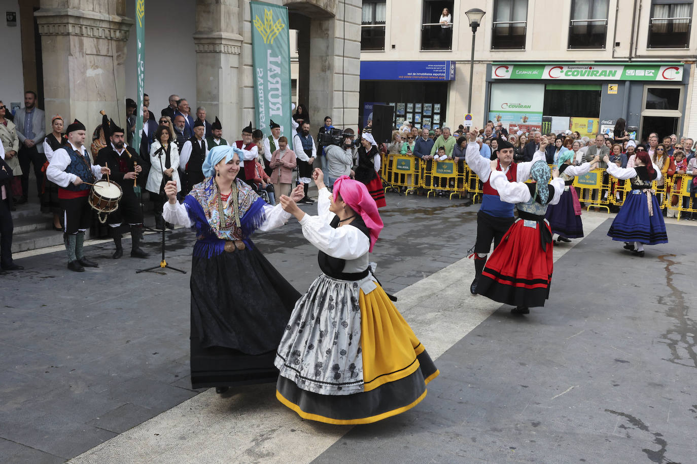 Pola de Siero se echa a las calles para celebrar los Güevos Pintos