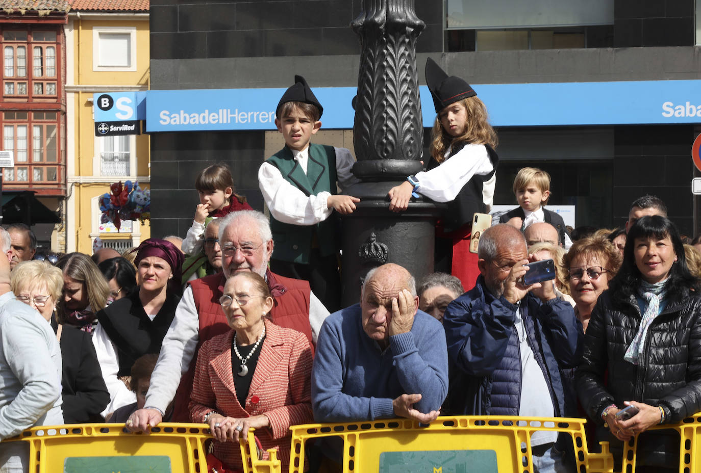 Pola de Siero se echa a las calles para celebrar los Güevos Pintos