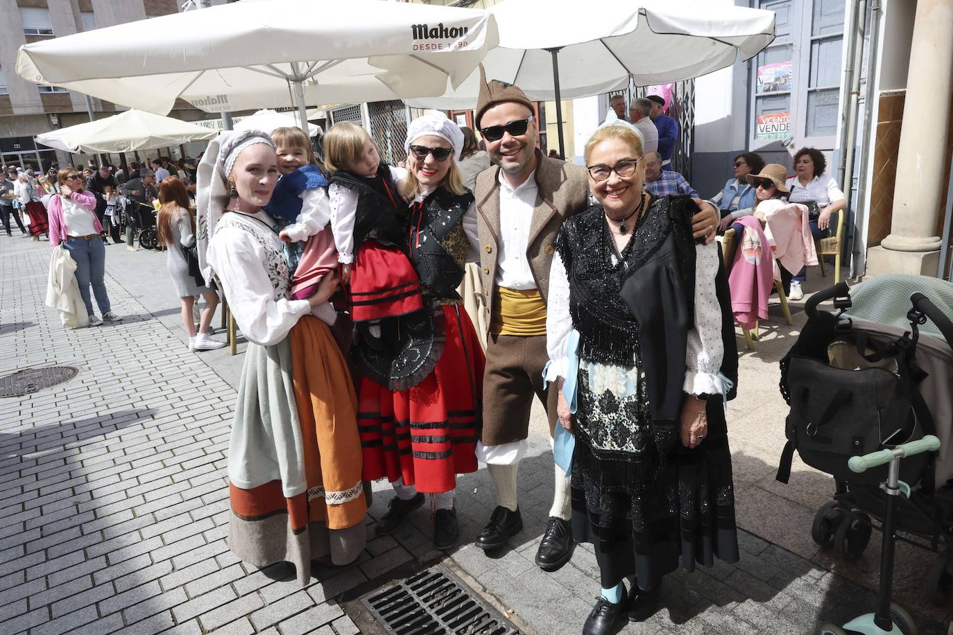 Pola de Siero se echa a las calles para celebrar los Güevos Pintos